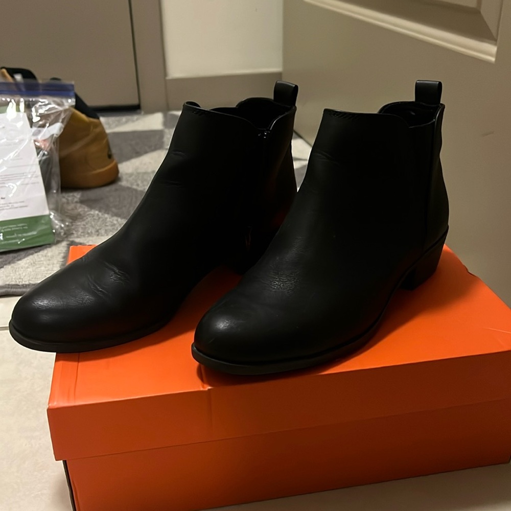BLACK LEATHER SHORT BOOTS ;)